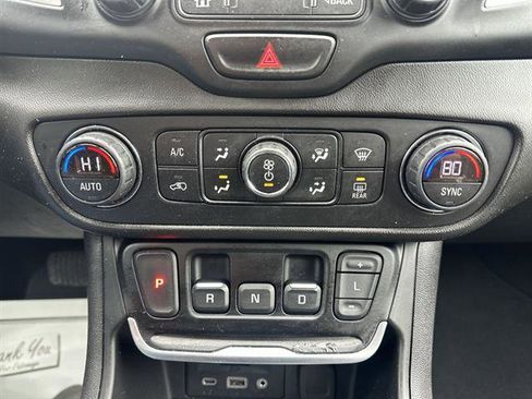 Certified 2021 GMC Terrain SLT FWD image 38