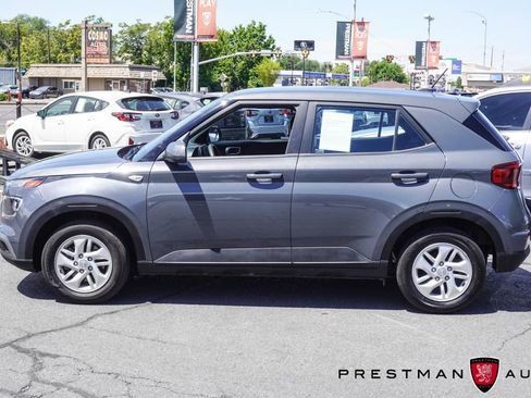 Used 2024 Hyundai Venue SE FWD image 10