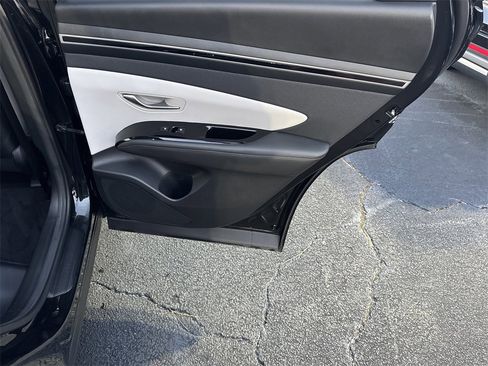 Used 2022 Hyundai Tucson Limited image 16
