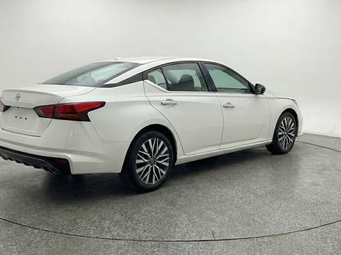 Used 2025 Nissan Altima 2.5 SV image 9