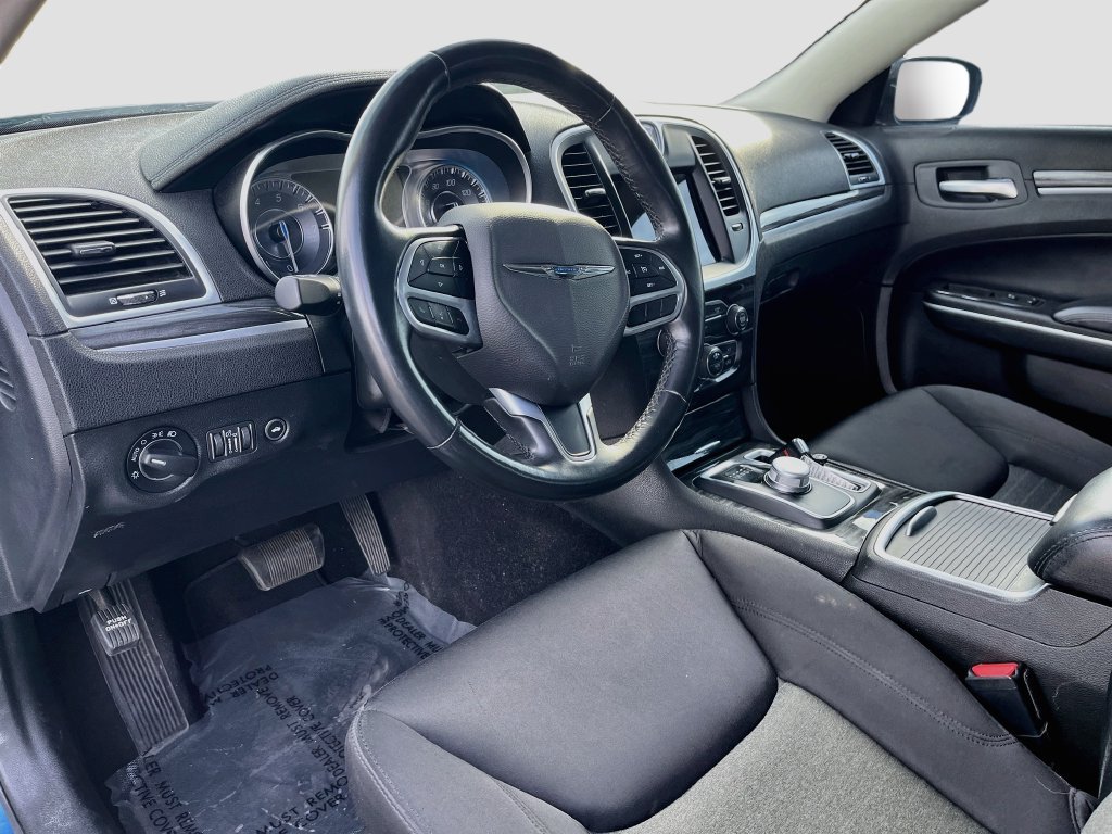Used 2022 Chrysler 300 Touring w/ Sport Appearance Package AWD/4WD image 9