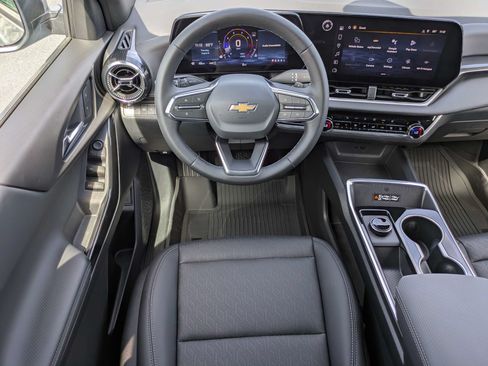 New 2026 Chevrolet Equinox LT w/ Convenience Package II AWD/4WD image 4