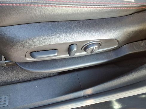 Used 2022 Chevrolet Equinox RS w/ Infotainment Package image 22