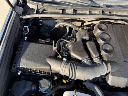 Used 2019 Toyota 4Runner SR5 AWD/4WD image 12