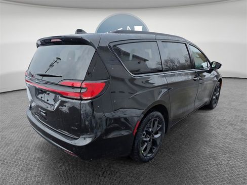 New 2026 Chrysler Pacifica Select w/ S Appearance Package image 6