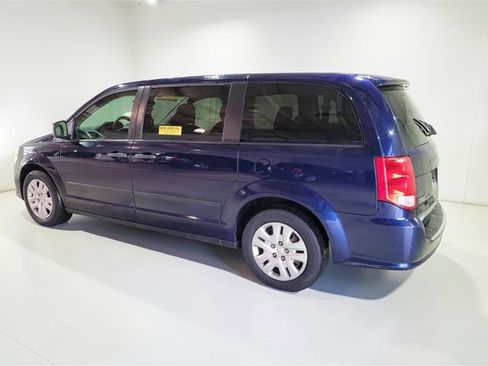 Used 2017 Dodge Grand Caravan SE image 18