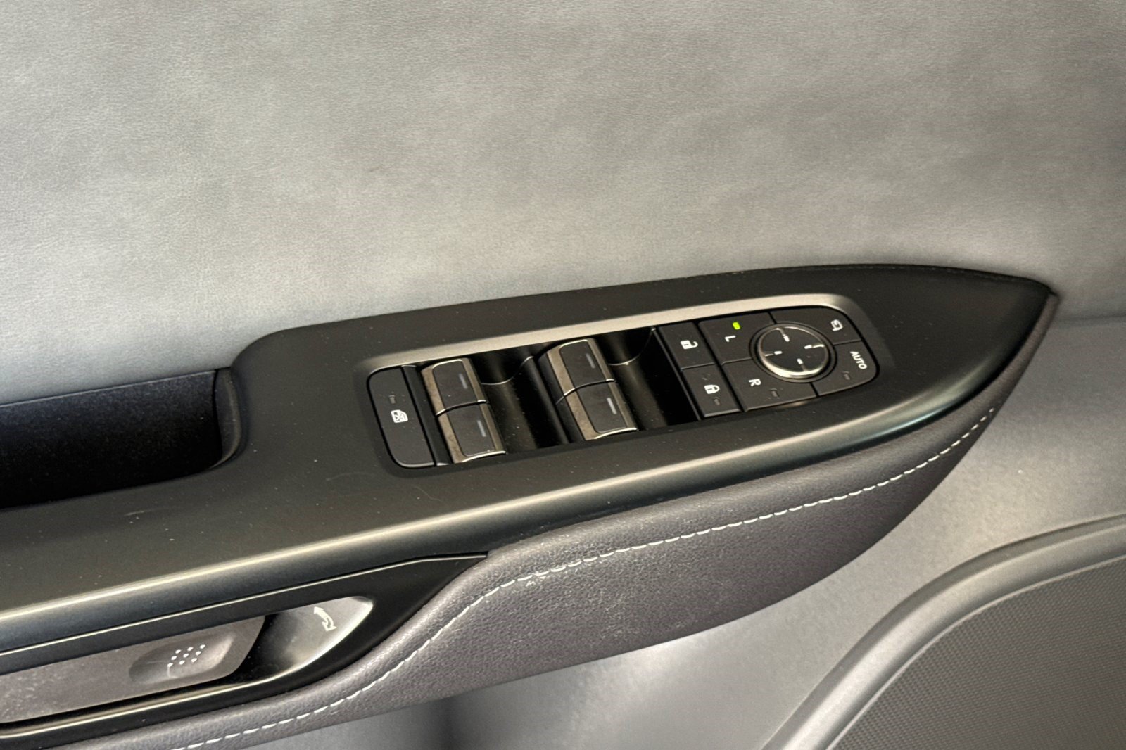 Used 2024 Lexus RZ 300e Premium w/ Technology Package FWD image 13