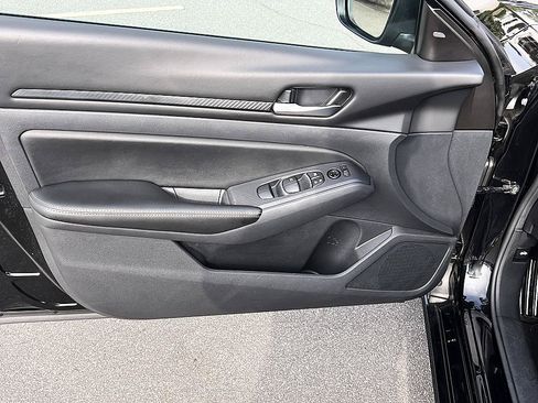 Certified 2025 Nissan Altima 2.5 SV FWD image 19