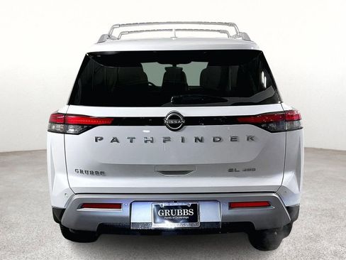 Certified 2025 Nissan Pathfinder SL image 6