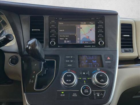 Used 2019 Toyota Sienna XLE Premium FWD image 15