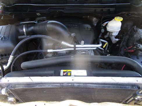 Used 2017 RAM 1500 SLT AWD/4WD image 11