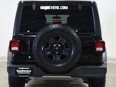 Used 2024 Jeep Wrangler Unlimited Sport AWD/4WD image 13
