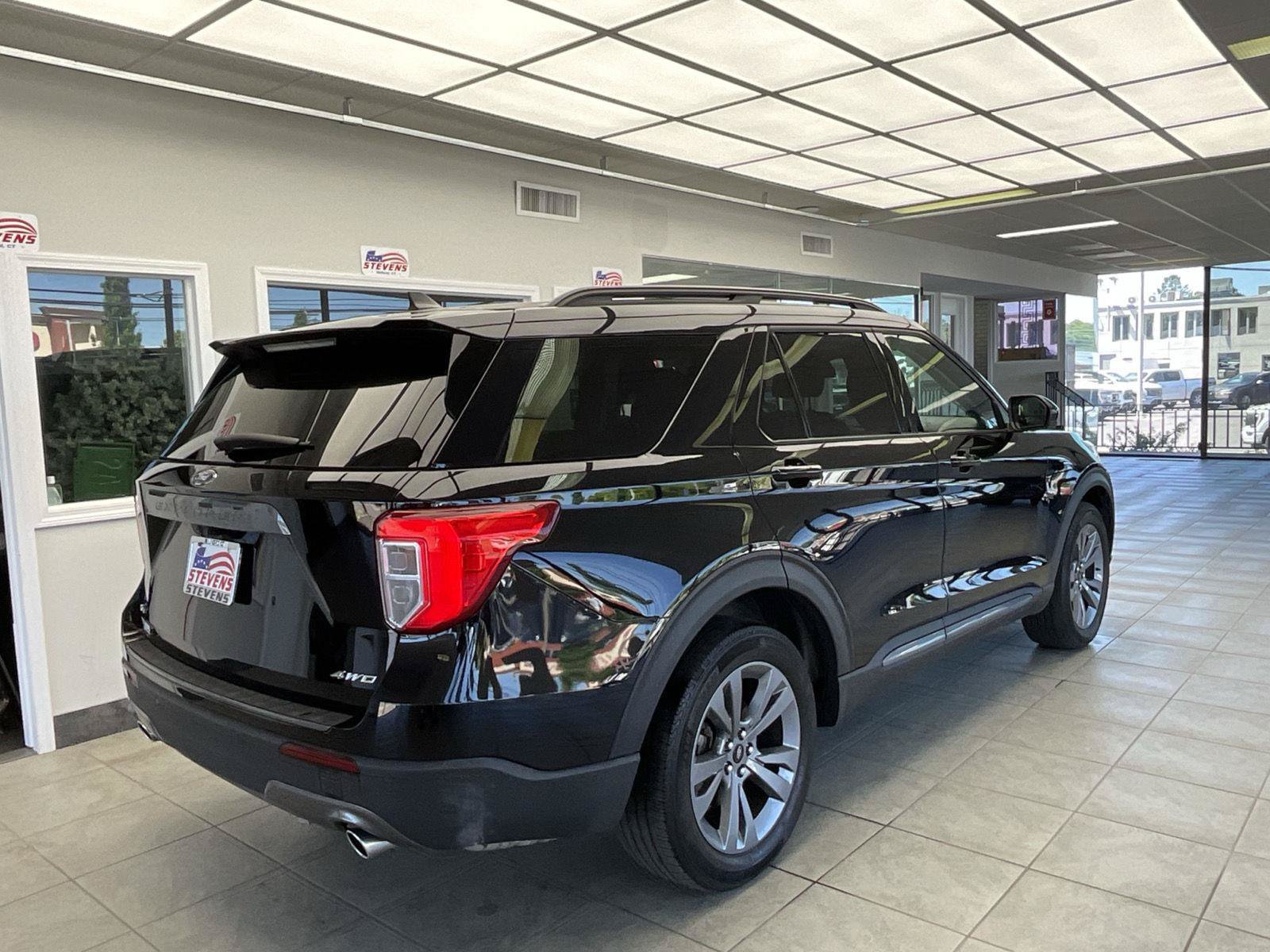 Used 2022 Ford Explorer XLT w/ Equipment Group 202A AWD/4WD image 5