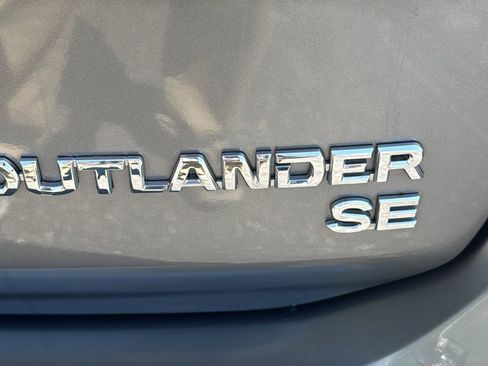 Used 2016 Mitsubishi Outlander ES AWD/4WD image 25