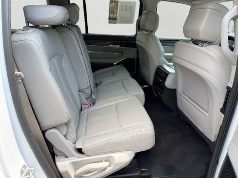 Used 2024 Jeep Wagoneer L Series II w/ Flexible Seating Group AWD/4WD image 13
