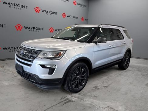 Used 2018 Ford Explorer XLT w/ Equipment Group 202A AWD/4WD image 10
