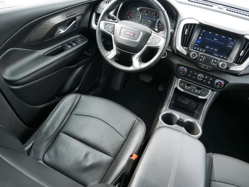 Used 2024 GMC Terrain SLT image 9