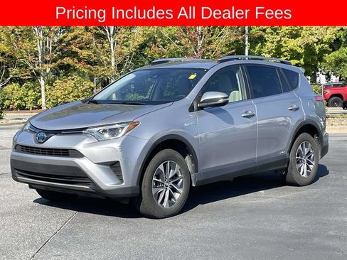 Used 2018 Toyota RAV4 LE AWD/4WD image 1