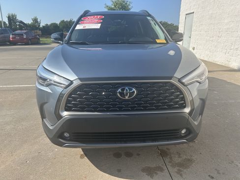 Certified 2025 Toyota Corolla Cross XLE FWD image 2
