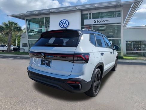 New 2026 Volkswagen Taos SE image 4