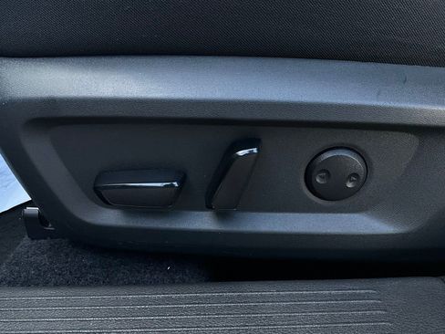 Used 2025 Nissan Rogue SV image 11