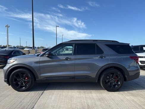 Used 2022 Ford Explorer ST w/ ST Street Pack image 6