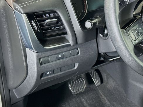 Used 2021 Nissan Rogue SV image 17