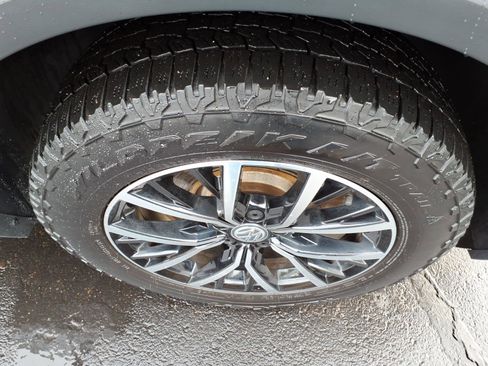 Used 2021 Volkswagen Tiguan SE w/ Panoramic Sunroof Package image 5