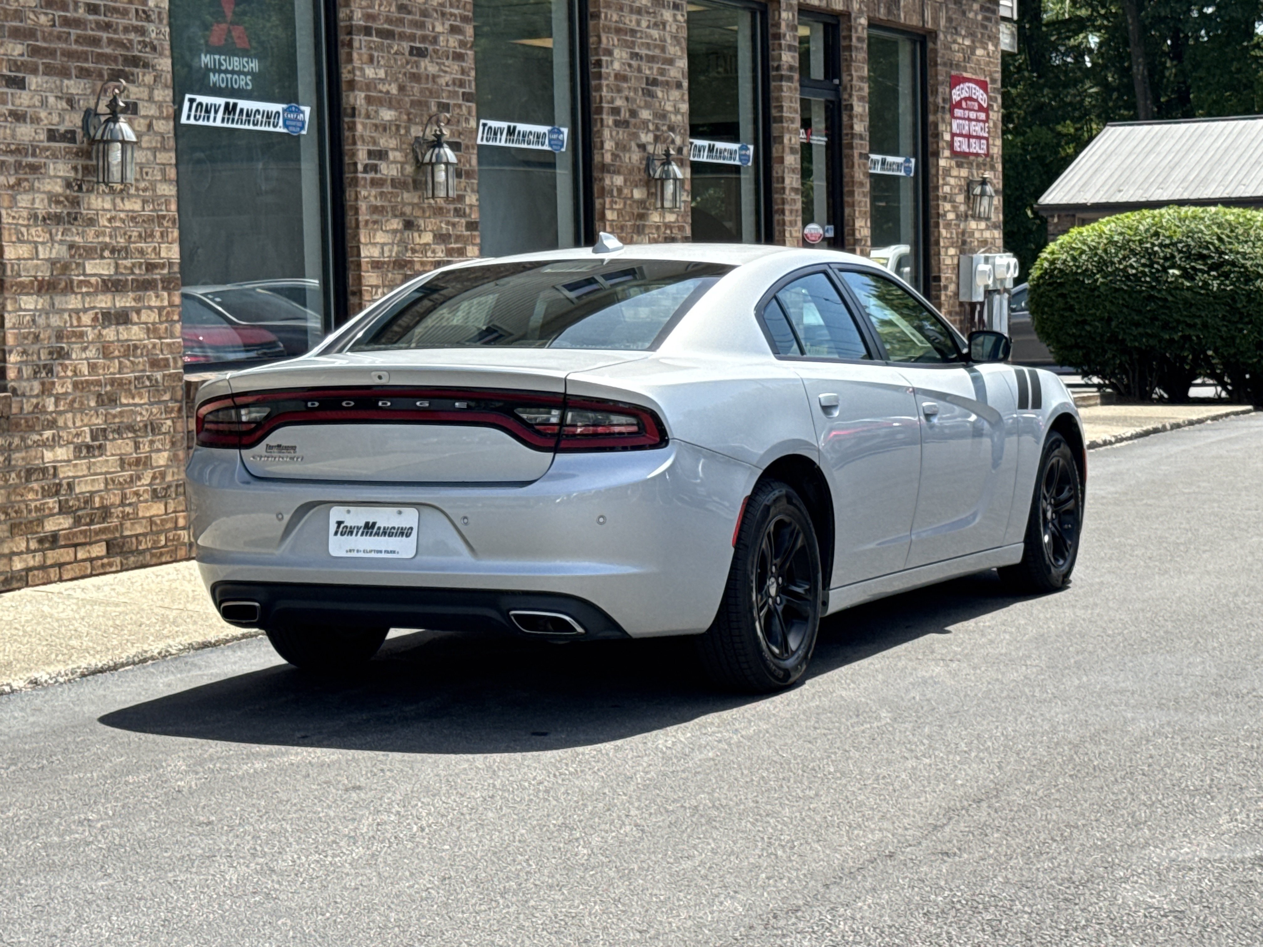 Used 2023 Dodge Charger SXT RWD image 4