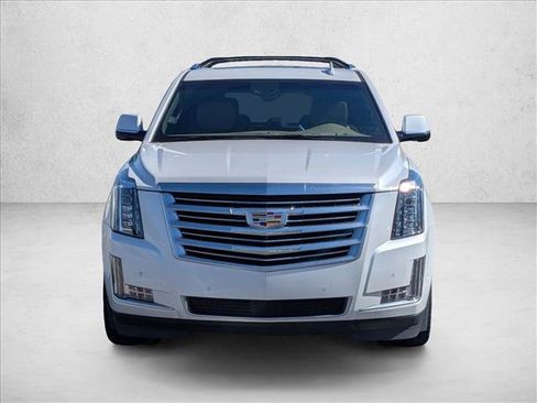 Used 2018 Cadillac Escalade Platinum image 2