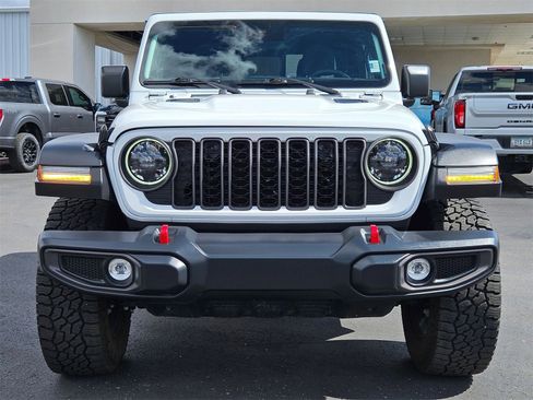 Used 2024 Jeep Gladiator Rubicon image 2
