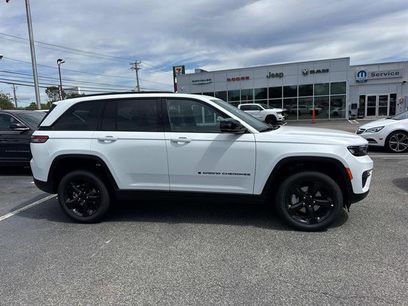 New 2025 Jeep Grand Cherokee Limited w/ Black Appearance Package