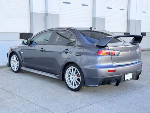 Used 2010 Mitsubishi Lancer Evolution GSR image 3