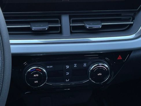 New 2026 Chevrolet Trax LT image 18