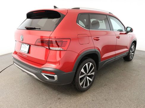Used 2022 Volkswagen Taos SE w/ Panoramic Sunroof Package image 4