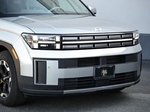 Used 2024 Hyundai Santa Fe SE image 2