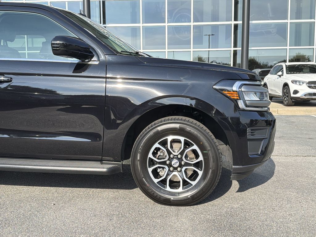 Used 2024 Ford Expedition XLT AWD/4WD image 9