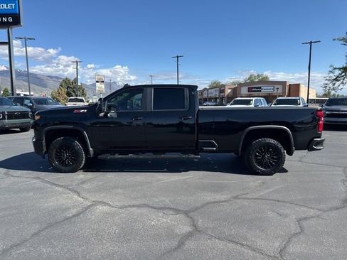 Used 2022 Chevrolet Silverado 2500 LT w/ Midnight Edition AWD/4WD image 4
