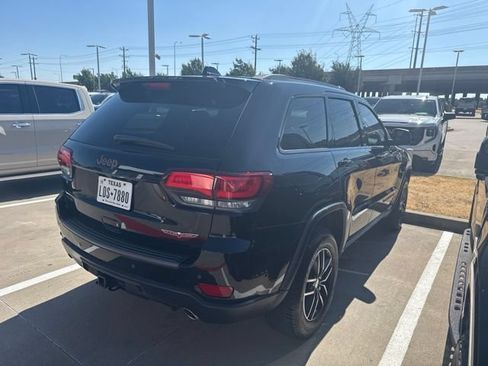 Used 2018 Jeep Grand Cherokee Trailhawk w/ Trailhawk Luxury Group AWD/4WD image 3