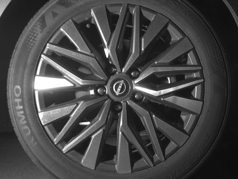 Used 2025 Nissan Altima 2.5 SV FWD image 13