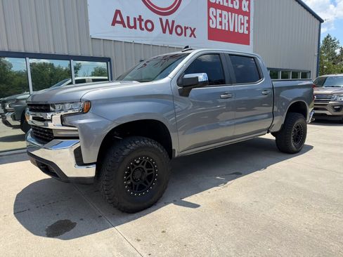 Used 2020 Chevrolet Silverado 1500 LT w/ All-Star Edition AWD/4WD image 2