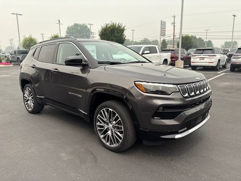 Used 2022 Jeep Compass Limited w/ Elite Group AWD/4WD image 7