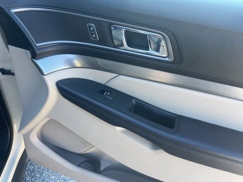 Used 2018 Ford Explorer XLT w/ Equipment Group 202A image 23