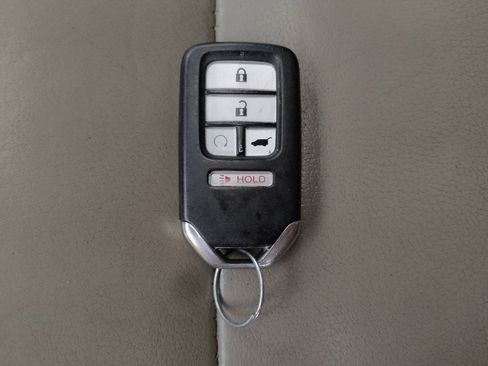 Used 2018 Honda Pilot Touring image 32