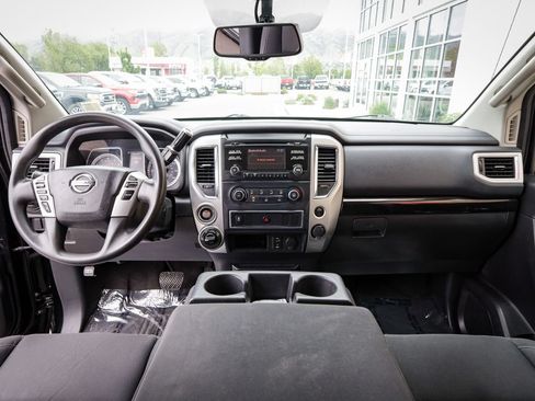 Used 2017 Nissan Titan SV AWD/4WD image 16