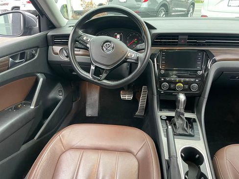Used 2020 Volkswagen Passat 2.0T SEL image 9