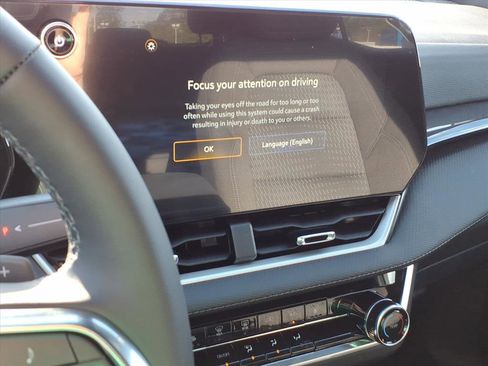 New 2026 Chevrolet Equinox LT w/ Safety and Technology Package AWD/4WD image 19