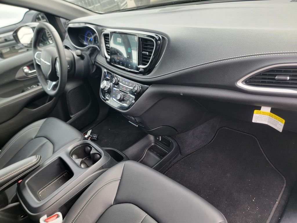 New 2025 Chrysler Pacifica Select w/ Fav Edition Package FWD image 14
