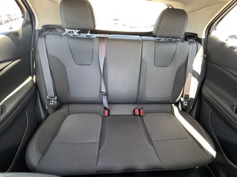 Used 2025 Buick Encore GX Preferred AWD/4WD image 37