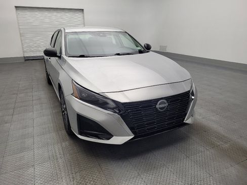 Used 2024 Nissan Altima 2.5 SV image 14